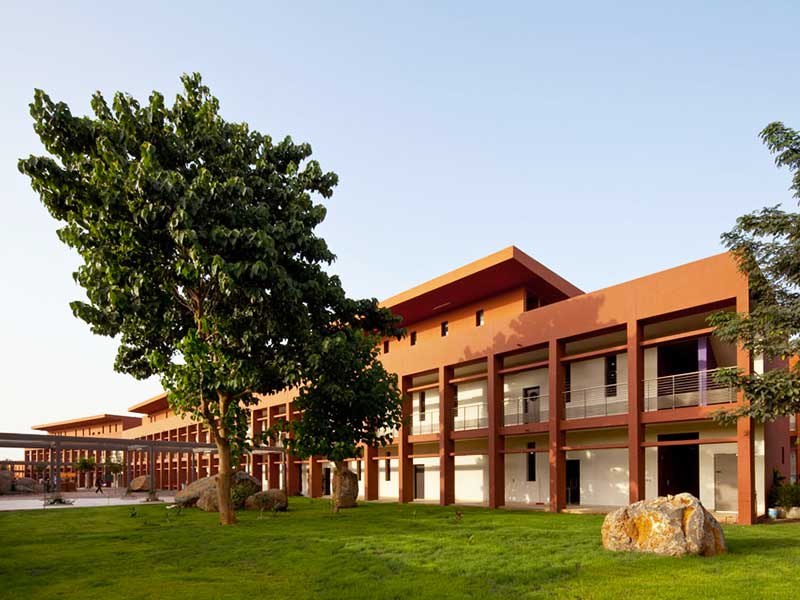 Photo d'ensemble du collège Jean Mermoz à Dakar (Sénégal) - Aw-eck : Ingénierie structure.