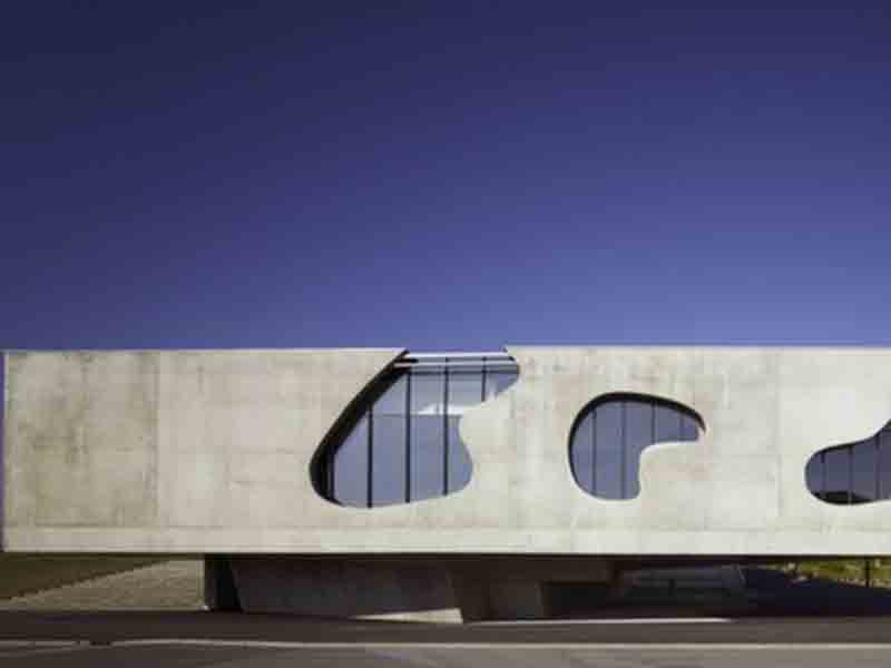 Photo de la façade de la salle culturelle Le Tram à Maizières-lès-Metz pour laquelle aw-eck a été bureau d'étude en ingénierie de la structure.