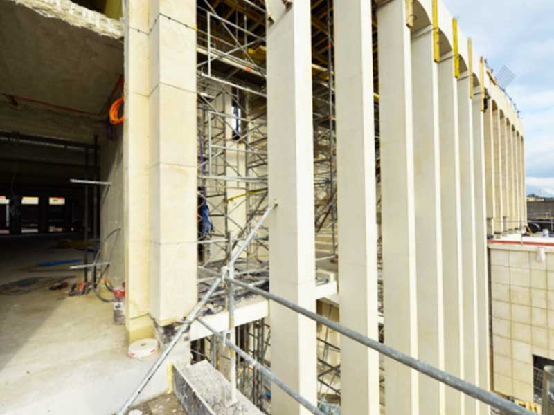 Photo du chantier, détail de la structure, de la partie neuve du campus universitaire Les Fenouillères à Aix-en Provence.