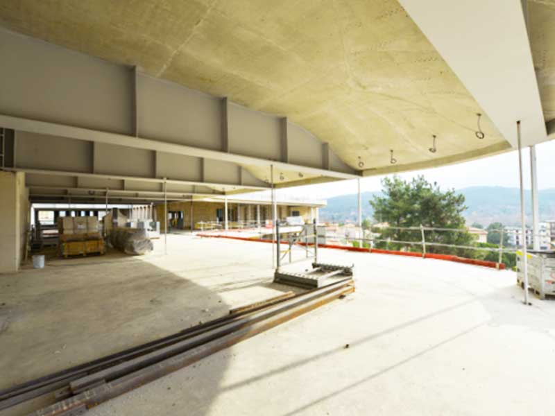 Photo du chantier de la future bibliothèque universitaire de la partie neuve du campus universitaire Les Fenouillères à Aix-en Provence.