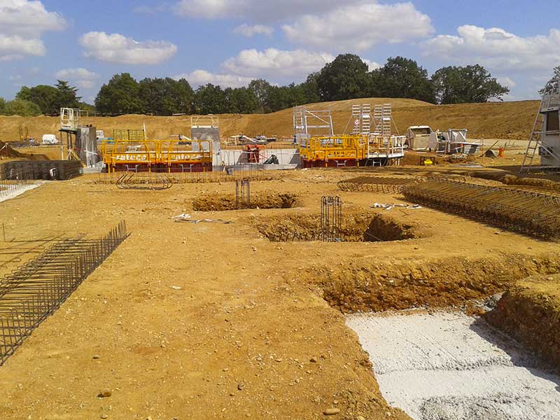 Photo du chantier du pôle de santé du Villeneuvois, vue du terrain en terrassement