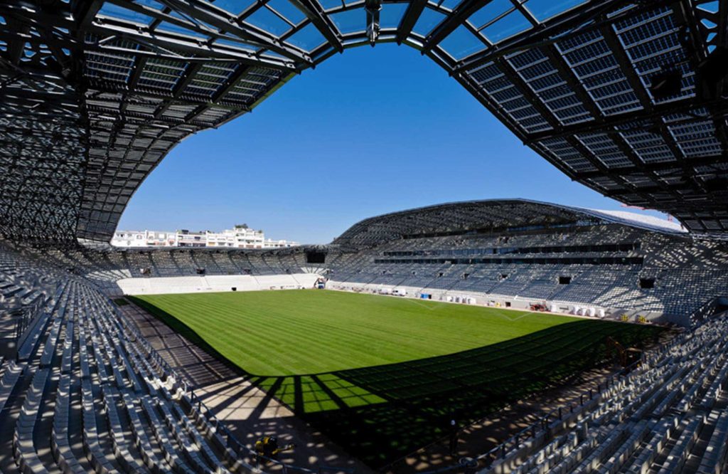 Photo en perspective depuis l'intérieur du stade Jean Bouin à Paris, réhabilité avec aw-eck pour l'assistance technique maîtrise d’ouvrage